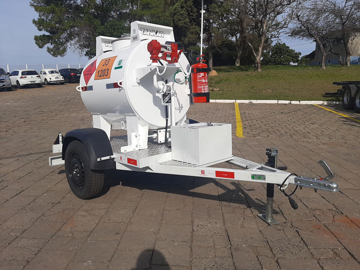 Tanques Personalizados para Caminhão, a solução sob medida para o seu negócio. Nossa equipe especializada trabalhará em estreita colaboração com você para entender suas necessidades e projetar um Tanque para Caminhão exclusivo, feito sob medida.