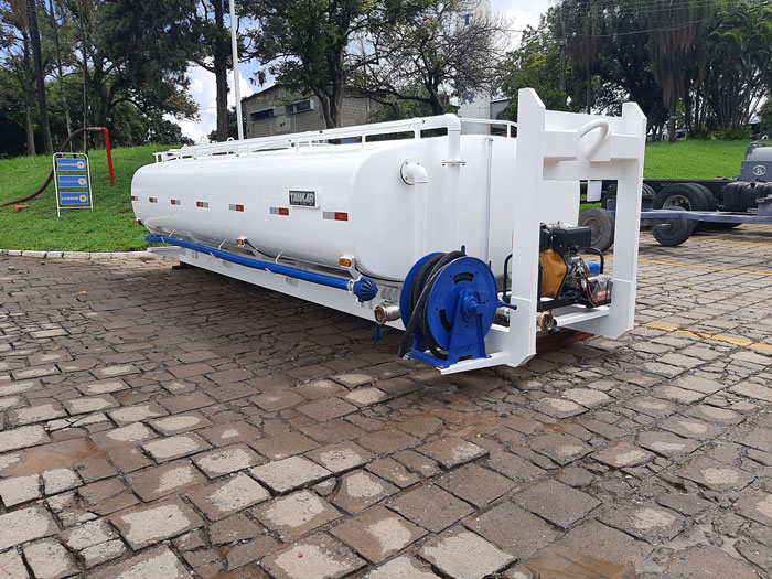 Tanques Personalizados para Caminhão, a solução sob medida para o seu negócio. Nossa equipe especializada trabalhará em estreita colaboração com você para entender suas necessidades e projetar um Tanque para Caminhão exclusivo, feito sob medida.