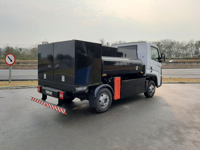 Tanques Personalizados para Caminhão, a solução sob medida para o seu negócio. Nossa equipe especializada trabalhará em estreita colaboração com você para entender suas necessidades e projetar um Tanque para Caminhão exclusivo, feito sob medida.