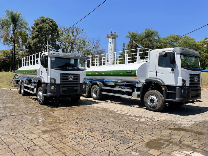 Se você busca ampliar renovar sua frota, os Tanques para Caminhão Pipa da Tankar são a escolha certa para você. São 60 anos de experiência na área e milhares de tanques pipas feitos com qualidade. Entre em contato e faça o orçamento!
