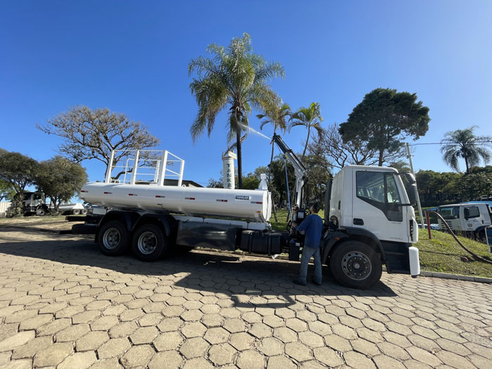 Se você busca ampliar renovar sua frota, os Tanques para Caminhão Pipa da Tankar são a escolha certa para você. São 60 anos de experiência na área e milhares de tanques pipas feitos com qualidade. Entre em contato e faça o orçamento!